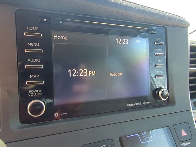 Vehicle image 26 of 32