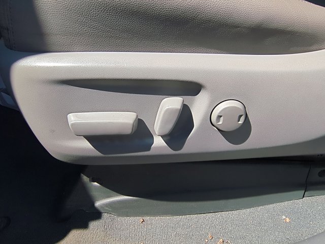 Vehicle image 16 of 32