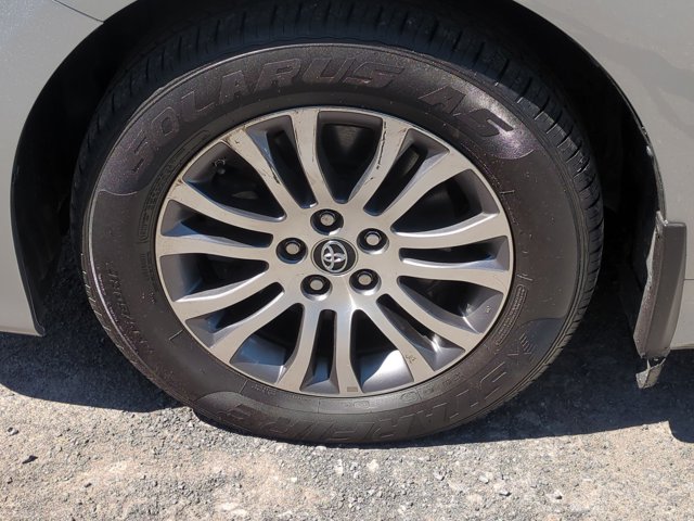 Vehicle image 12 of 32