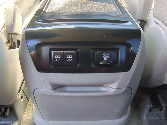 Vehicle image 19 of 32
