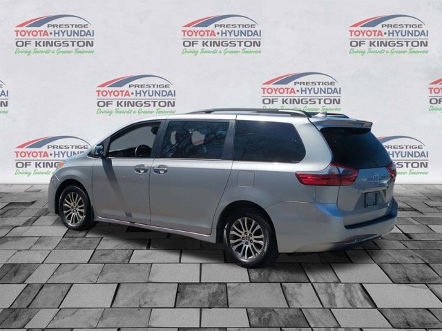 Vehicle image 7 of 32