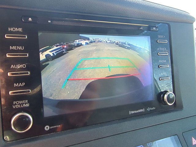 Vehicle image 27 of 32
