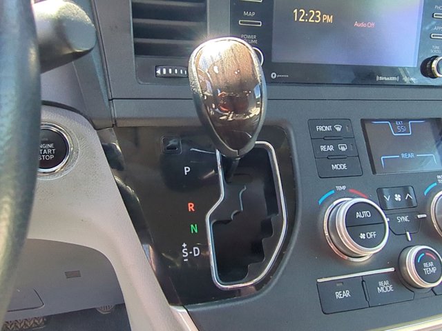 Vehicle image 24 of 32