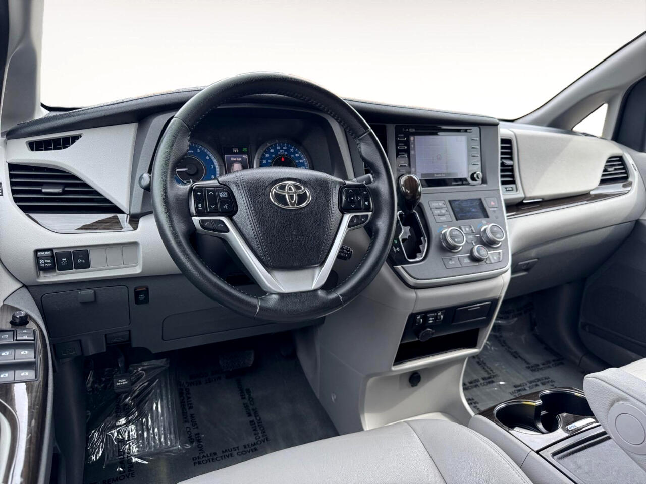 Vehicle image 21 of 30