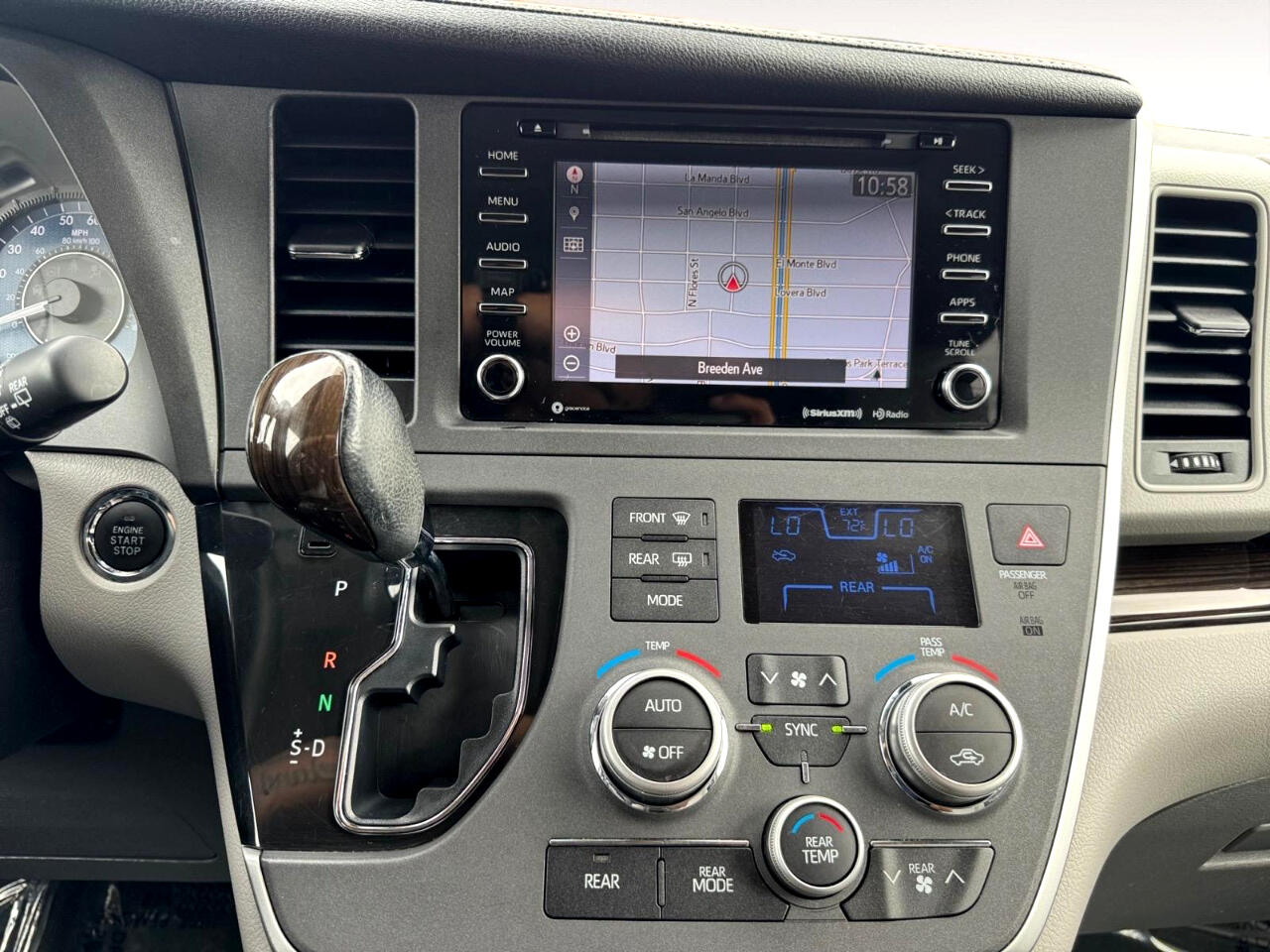 Vehicle image 22 of 30