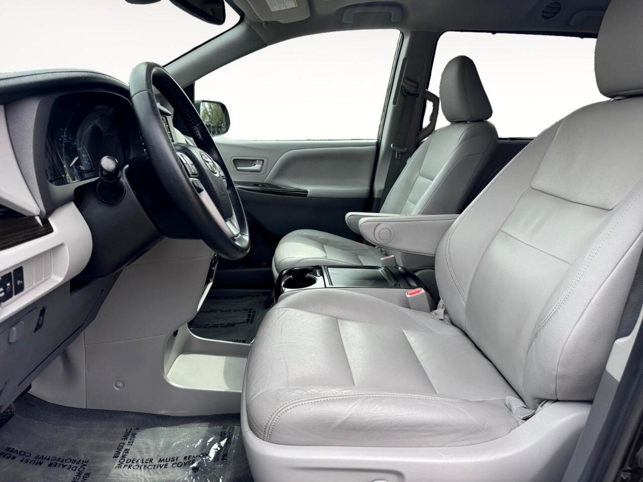 Vehicle image 19 of 30