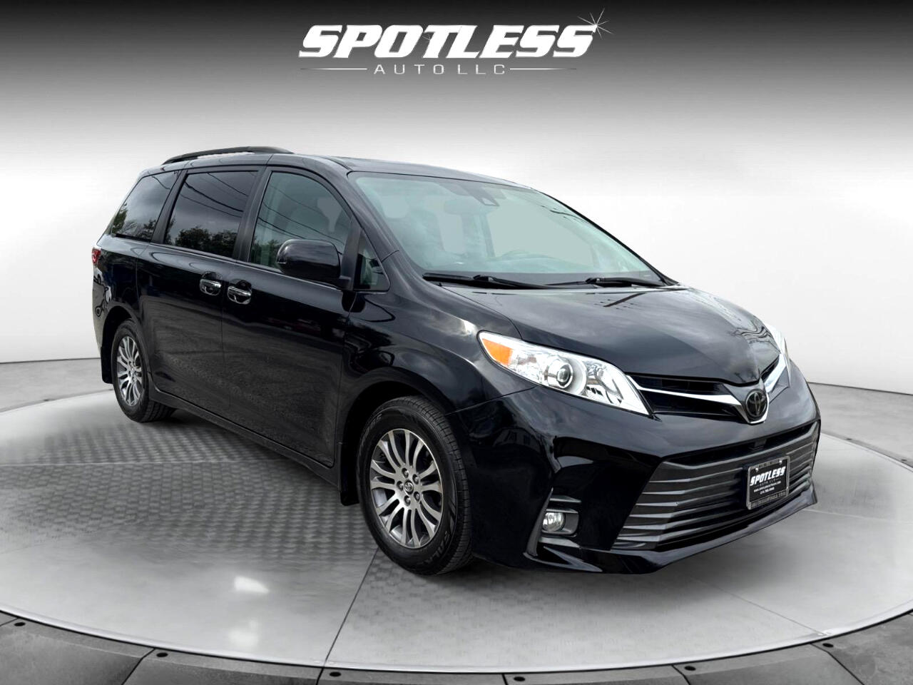 Vehicle image 4 of 30