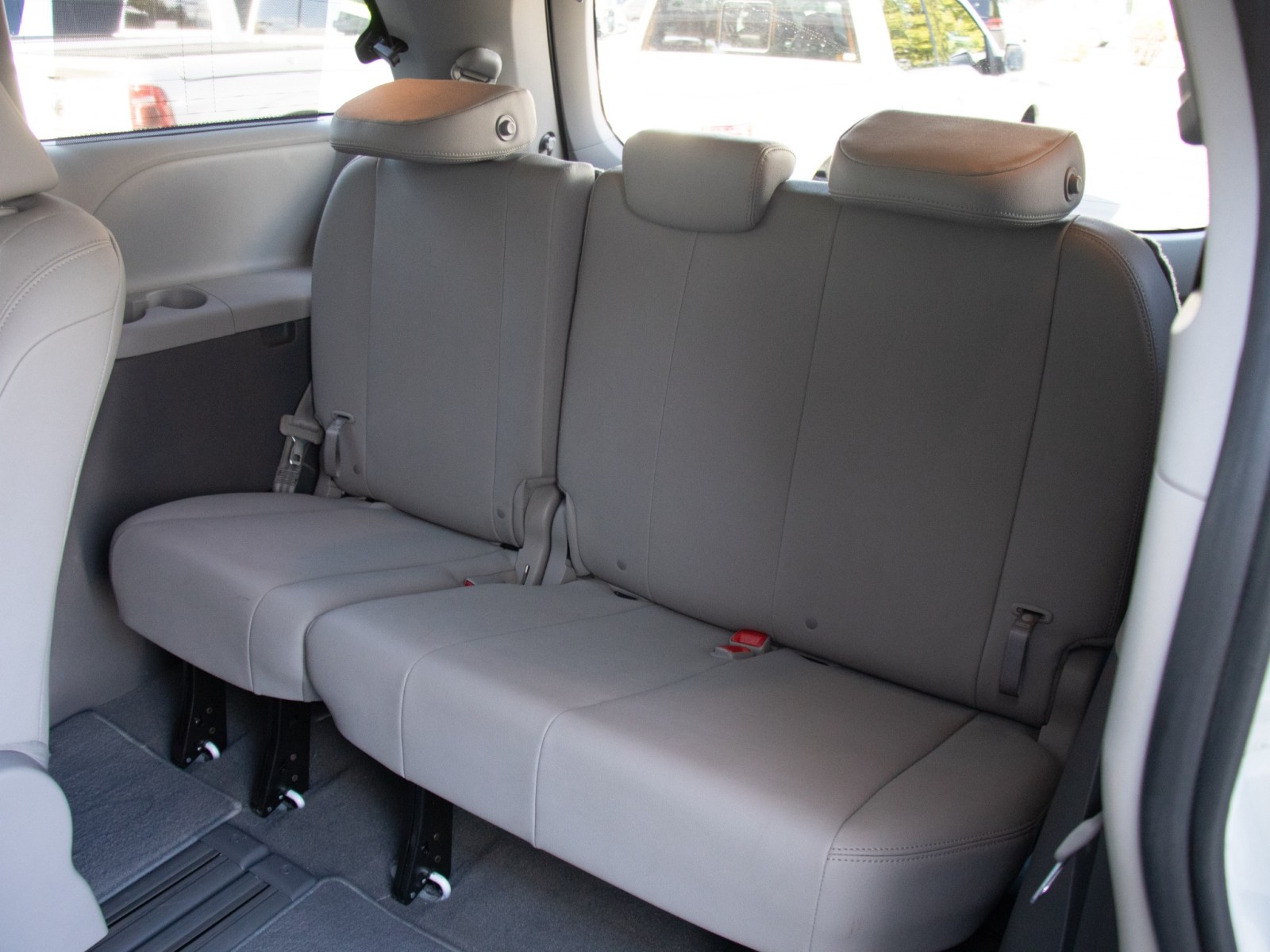 Vehicle image 24 of 27
