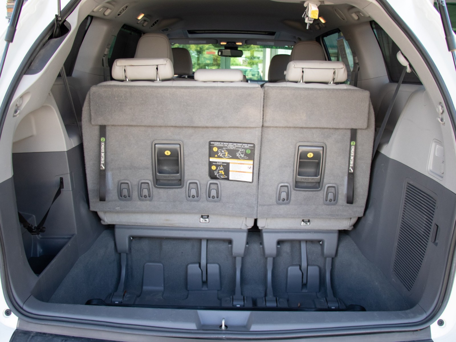 Vehicle image 25 of 27