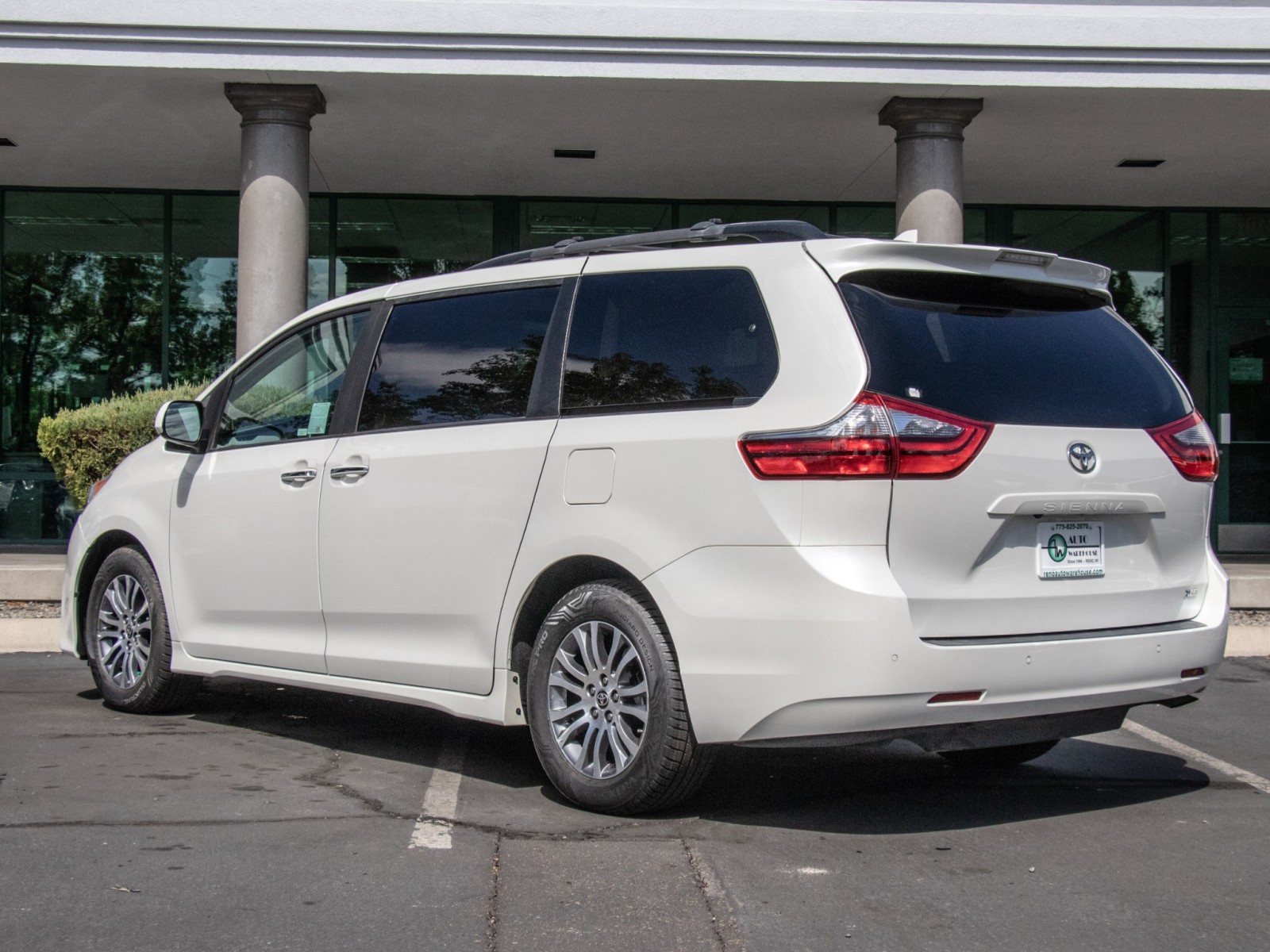 Vehicle image 7 of 27