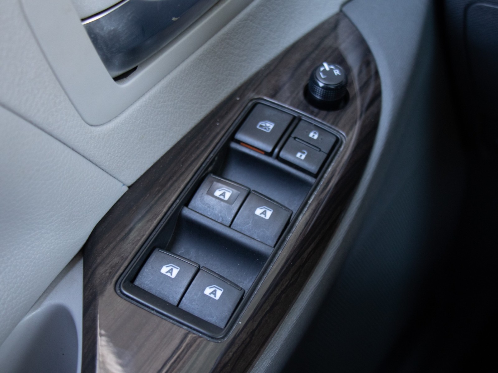 Vehicle image 26 of 27