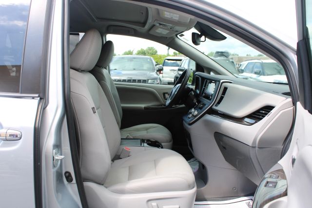 Vehicle image 12 of 36