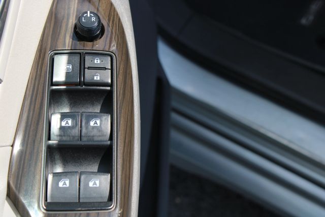 Vehicle image 28 of 36