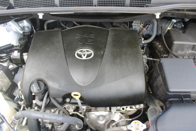 Vehicle image 7 of 36