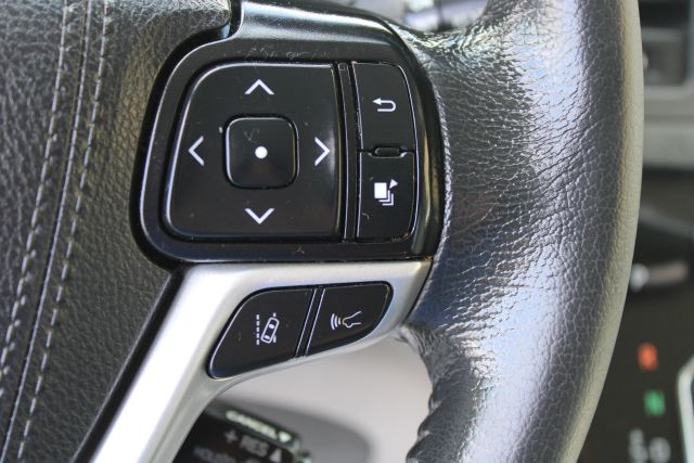 Vehicle image 25 of 36