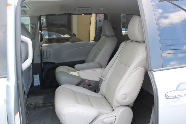 Vehicle image 10 of 36