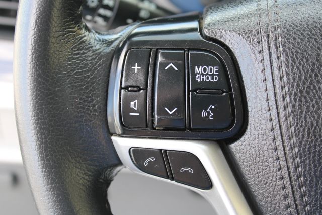 Vehicle image 34 of 36