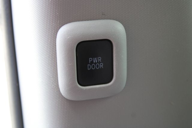 Vehicle image 26 of 36