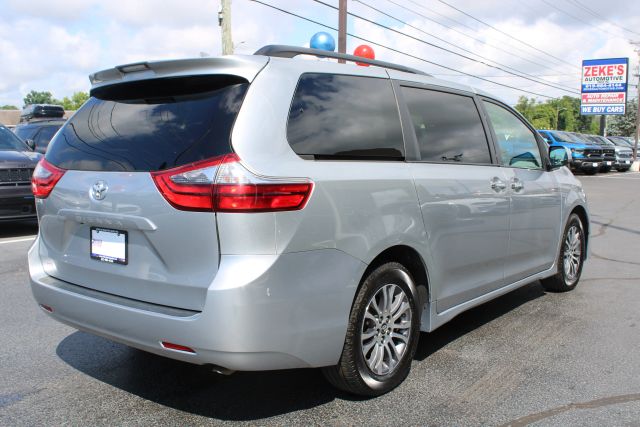 Vehicle image 4 of 36