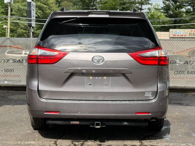 Vehicle image 9 of 49