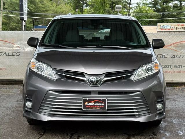 Vehicle image 4 of 49