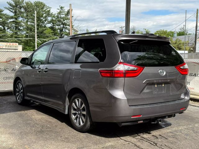 Vehicle image 11 of 49