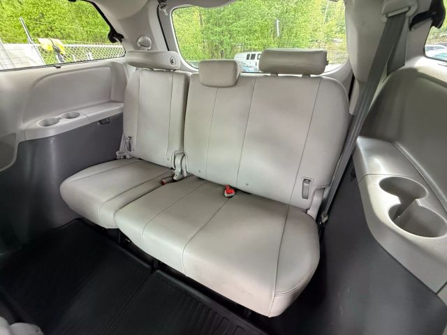 Vehicle image 19 of 49