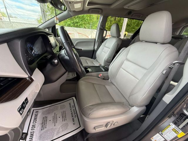 Vehicle image 16 of 49