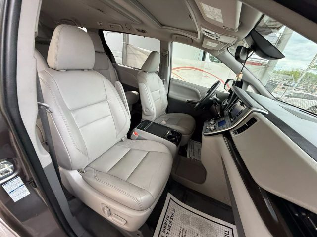 Vehicle image 23 of 49
