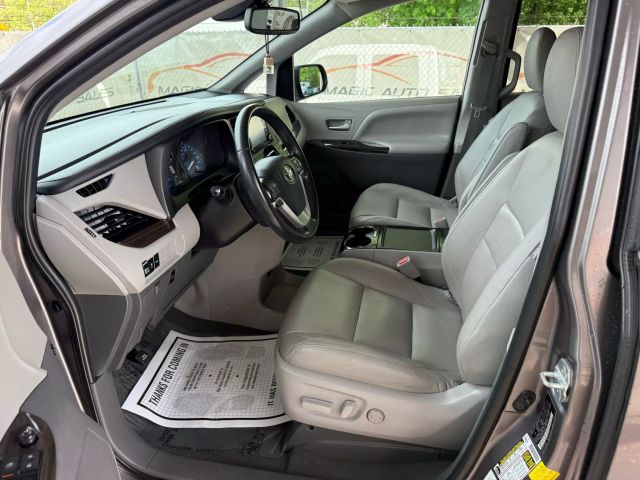 Vehicle image 15 of 49
