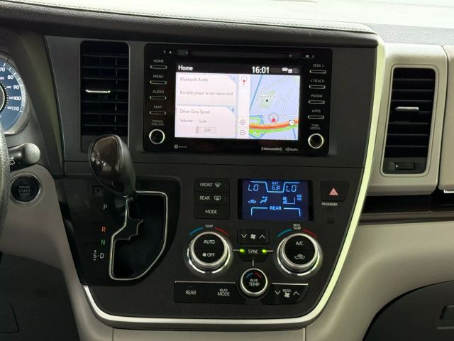 Vehicle image 27 of 49