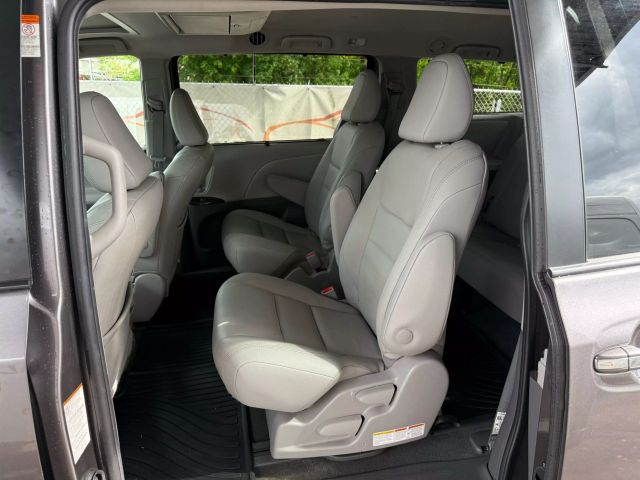 Vehicle image 17 of 49