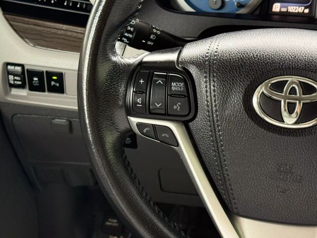 Vehicle image 32 of 49