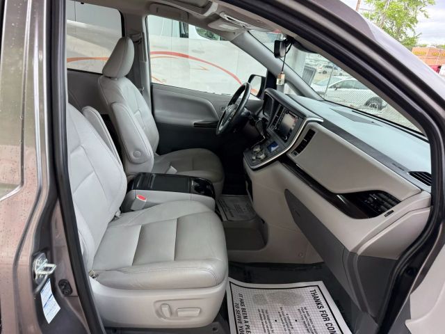 Vehicle image 22 of 49