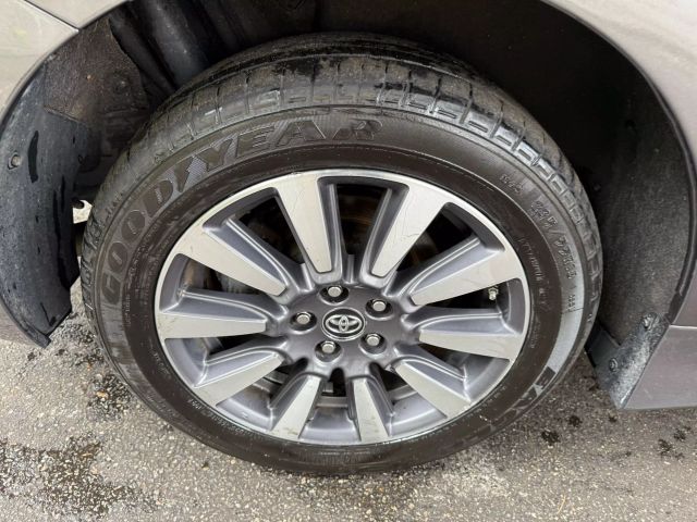 Vehicle image 46 of 49
