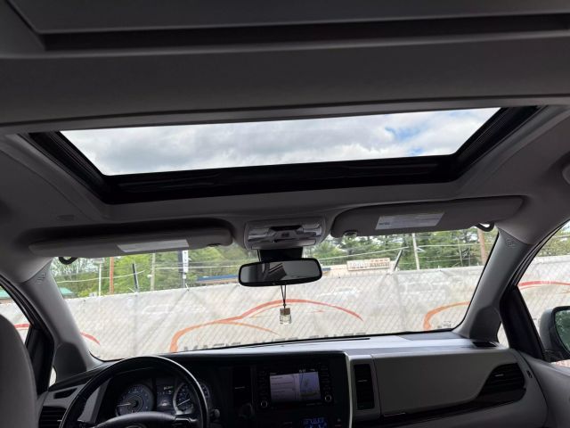 Vehicle image 36 of 49