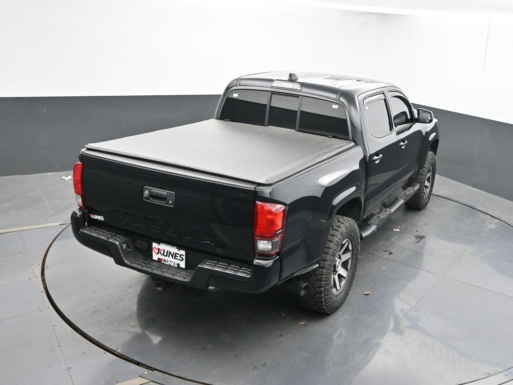 Vehicle image 18 of 41