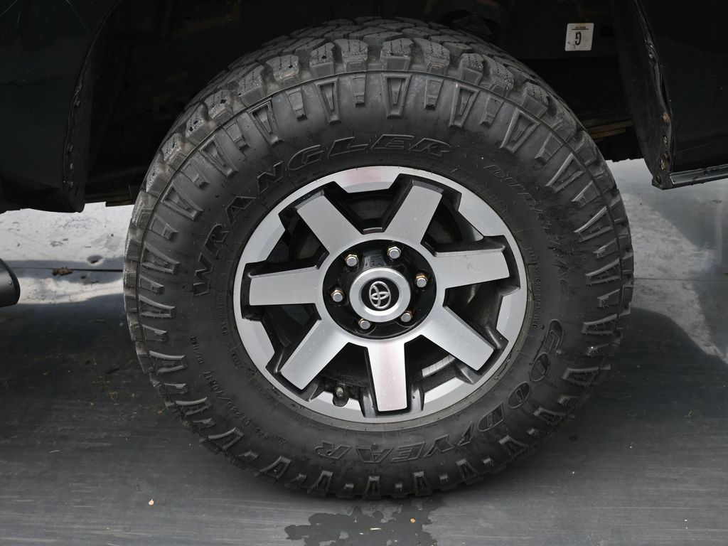 Vehicle image 28 of 41