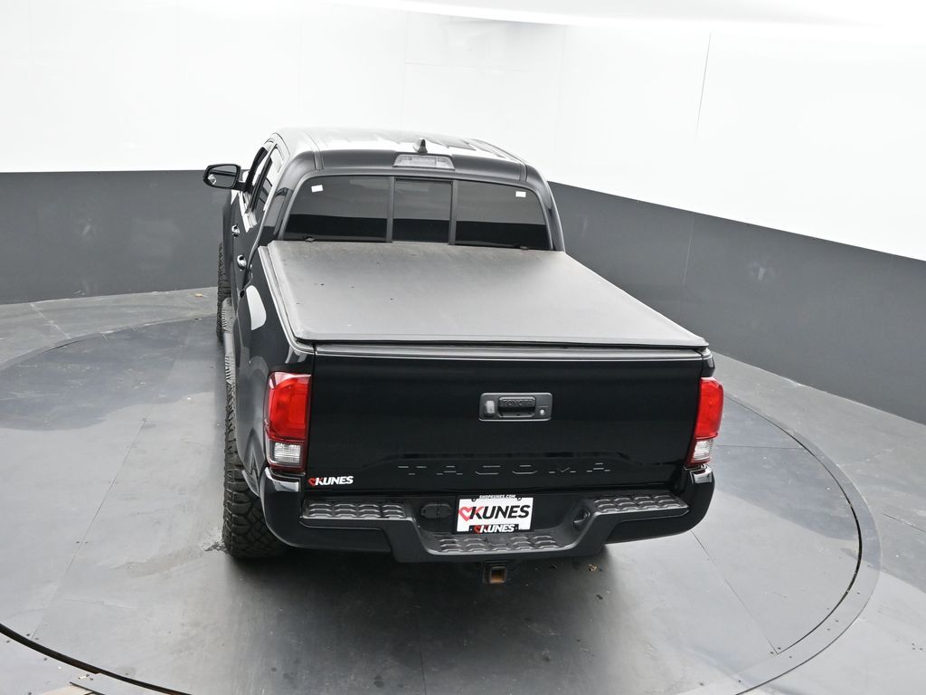 Vehicle image 40 of 41