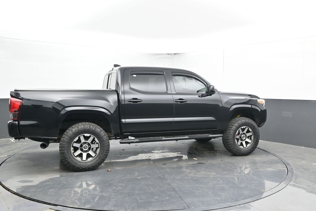 Vehicle image 14 of 41