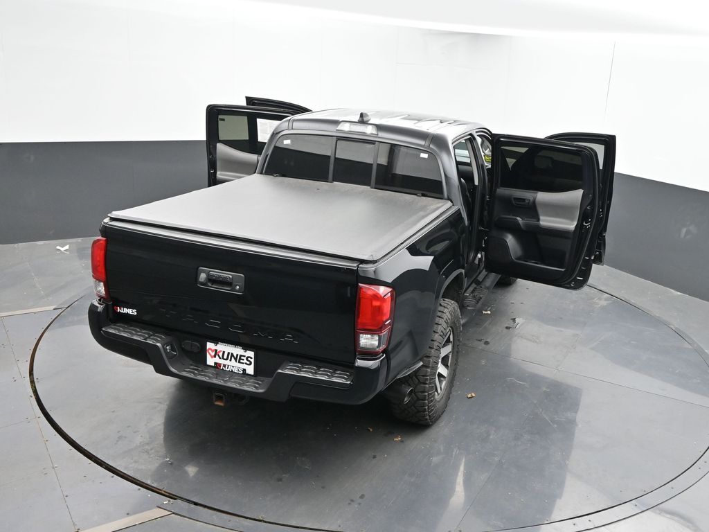 Vehicle image 16 of 41