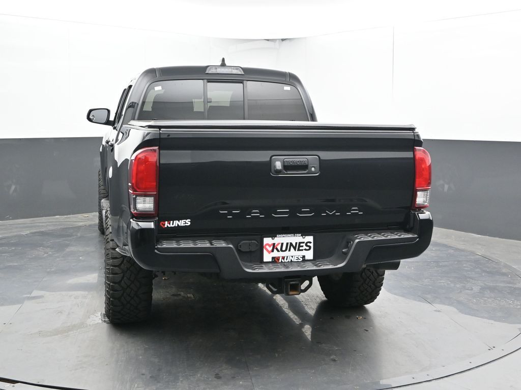 Vehicle image 25 of 41
