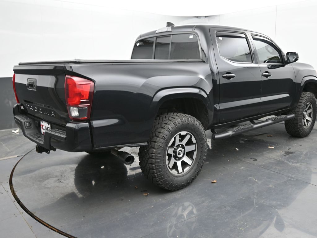 Vehicle image 15 of 41