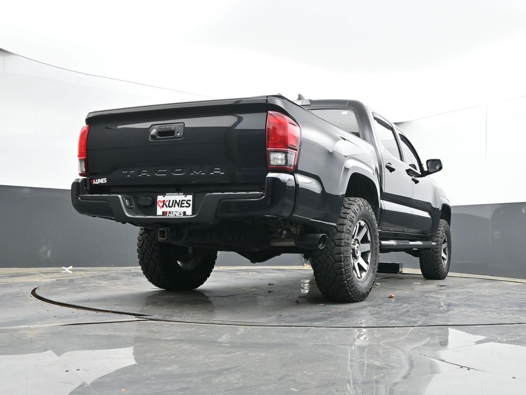 Vehicle image 17 of 41
