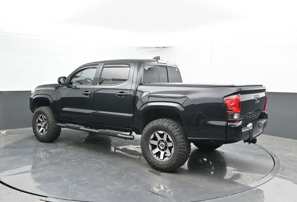 Vehicle image 23 of 41