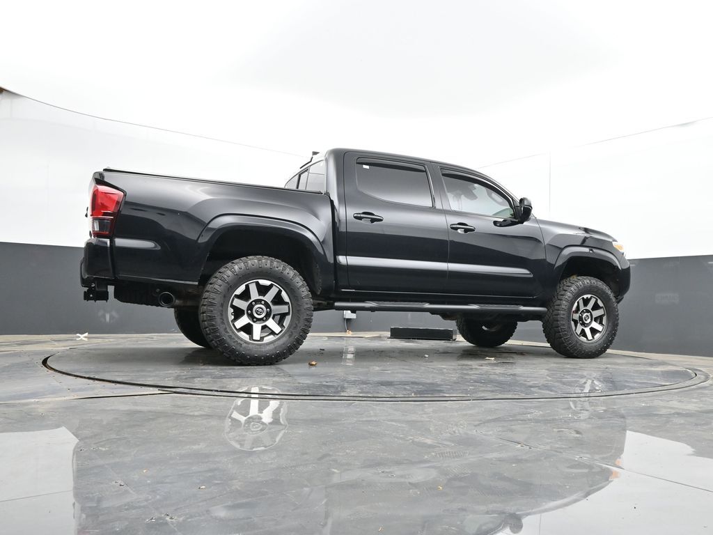Vehicle image 11 of 41