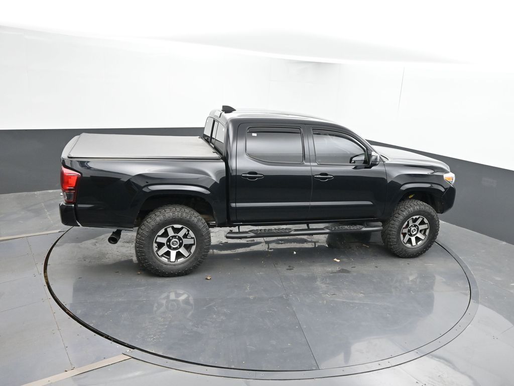 Vehicle image 13 of 41