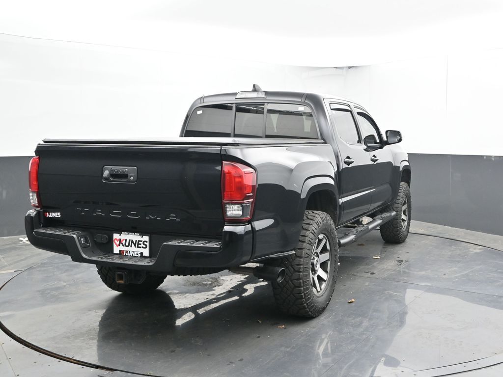 Vehicle image 19 of 41