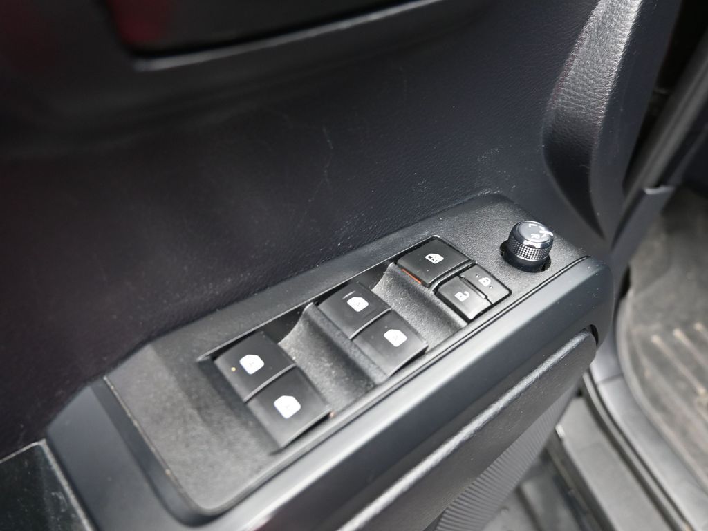 Vehicle image 32 of 41