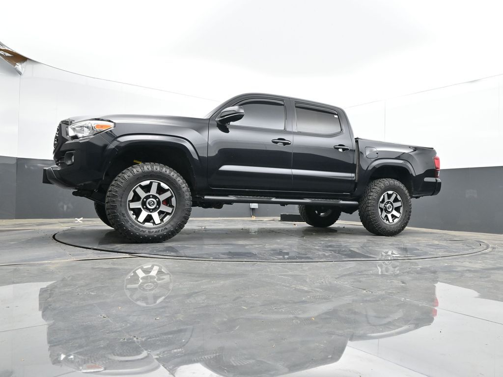 Vehicle image 12 of 41